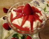 Foto del passaggio 3 della ricetta Crema di Mascarpone Panna Salsa di Fragole