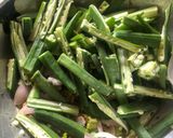 A picture of step 1 of Okra (sweet and sour).