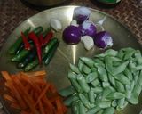 Gambar langkah 1 resipi Ayam pedas bersama kacang buncis.