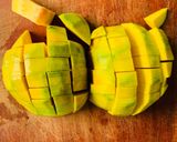 Hình bước làm 2 của món Cá chim biển trắng chiên nghệ và canh hầm đậu củ quả