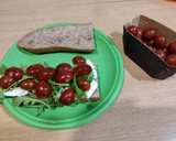 Foto del paso 4 de la receta: Almuerzo de pan con harina de quinoa, tomates cherry 😋
