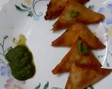 A picture of step 4 of Chicken Keema samosa.