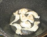 Pirított nyúlcombok 🍗 gombás-tejfölös mártásban 🍄 recept fázis 3 fotója