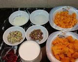 A picture of step 1 of Mango Chunky Shake.