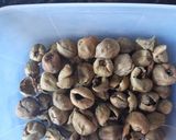 A picture of step 1 of Goonda and green methi seed ki sabji.