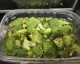 Foto del paso 2 de la receta: Salchichas y chuleta en crema de chipotle con brócoli