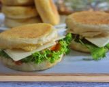 Foto langkah ke 8 dari resep English Muffin - No oven, less egg. Vegetarian friendly.