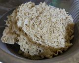Foto langkah ke 3 dari resep Mie instant rebus.