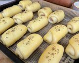 Foto langkah ke 5 dari resep Roti Unyil Sosis.