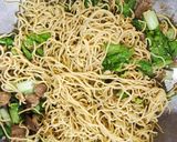 Foto langkah ke 3 dari resep Mie Kuning Basah Goreng.