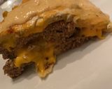 Foto del paso 4 de la receta: Hamburguesa gigante con cheddar envuelta en masa