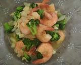 Foto langkah ke 7 dari resep Udang brokoli masak mentega.