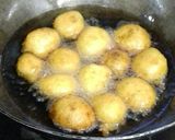 A picture of step 3 of Moong Dal Dahi Vada.