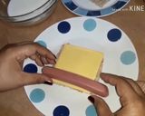 Foto del paso 2 de la receta: Rollitos de salchicha con queso amarillo
