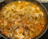 Foto del paso 4 de la receta: Pechuga de pollo con patatas y veduritas. Muy fácil