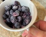Foto del paso 2 de la receta: Smoothie de frutillas, banana y arándanos