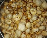 A picture of step 4 of Peri peri makhana.