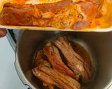 Foto del paso 2 de la receta: Costillas de Cerdo Adobadas Guisadas con Patatas, zanahoria y pimiento