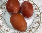 A picture of step 1 of Peri peri sauce with tomato.