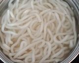 Hình bước làm 2 của món Ebiyaki Udon - Mì Udon xào tôm & bông cải