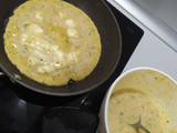 Caldo de torrejas de queso (ecuatoriano)