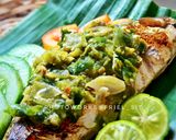 Foto langkah ke 3 dari resep Kembung bakar sambel ijo.