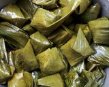 Foto langkah ke 4 dari resep Kue bugis/lepat ketan isi unti kelapa enak dan mudah.