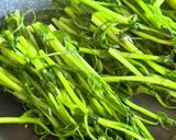 Une image de l'étape 2 de Riz au Poisson Lotte Poêlé, Pousses de Pois et Concombre.