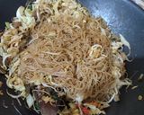 Foto langkah ke 4 dari resep Bihun Goreng.