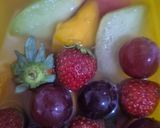 Foto langkah ke 1 dari resep Es Batu Isi Buah Segar.