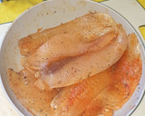 Foto del paso 1 de la receta: Pescado con limón 🍋 y vino blanco
