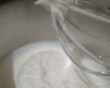Foto langkah ke 3 dari resep Vanilla Chiffon Cake.