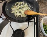 Foto del paso 1 de la receta: Pechuga a la plancha con acelga