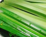 Hình bước làm 1 của món Xôi khúc lá dứa