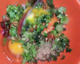 A picture of step 4 of Hare piyaz ka omelette.