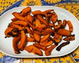 Une image de l'étape 10 de Frites de potimarron au miel et épices.