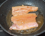 Foto del paso 3 de la receta: Trucha con bacon y tomates cherry salteados
