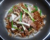 A picture of step 5 of Stir-Fried Soft Pho Noodles.