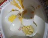 A picture of step 1 of Egg pakorey.