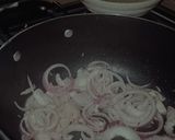A picture of step 4 of Onion noodles🍜 🧅.