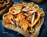 Foto del paso 5 de la receta: Tostas con sofrito de gulas