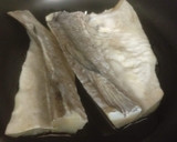Foto del paso 6 de la receta: Bacalao al pil-pil y alcachofas salteadas al ajillo
