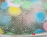 Foto langkah ke 4 dari resep Klepon Ketan Pelangi Tanpa Kapur Sirih.