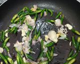 Foto langkah ke 2 dari resep Tumis Jagung Wortel Sosis.