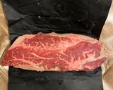 Φωτογραφία βήματος 1 της συνταγής Black Angus USDA Prime Striploin Steak, ψημένη rare