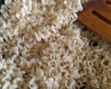 A picture of step 2 of Maggi Bhel.