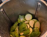 Foto del passaggio 3 della ricetta Pesto di zucchine con pinoli e noci