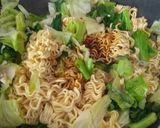 Foto langkah ke 3 dari resep Mie Goreng Cepat Saji.