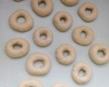 Foto langkah ke 5 dari resep Donat maizena.