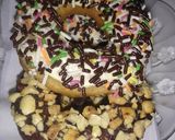 Foto langkah ke 5 dari resep Donat kacang topping kacang.